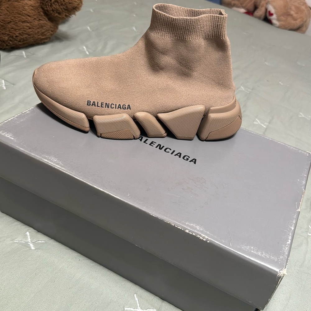 Color beige size 7 for women’s